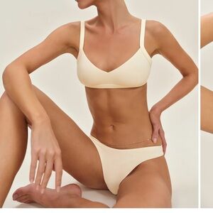 Reformation Soleil Bikini Top Small NEW with Tag
Fior Di Latte